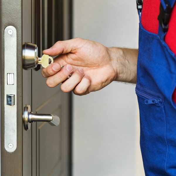 el costo promedio de un servicio de cerrajería residencial varía según el tipo de trabajo a realizar, pero ofrecemos presupuestos gratuitos